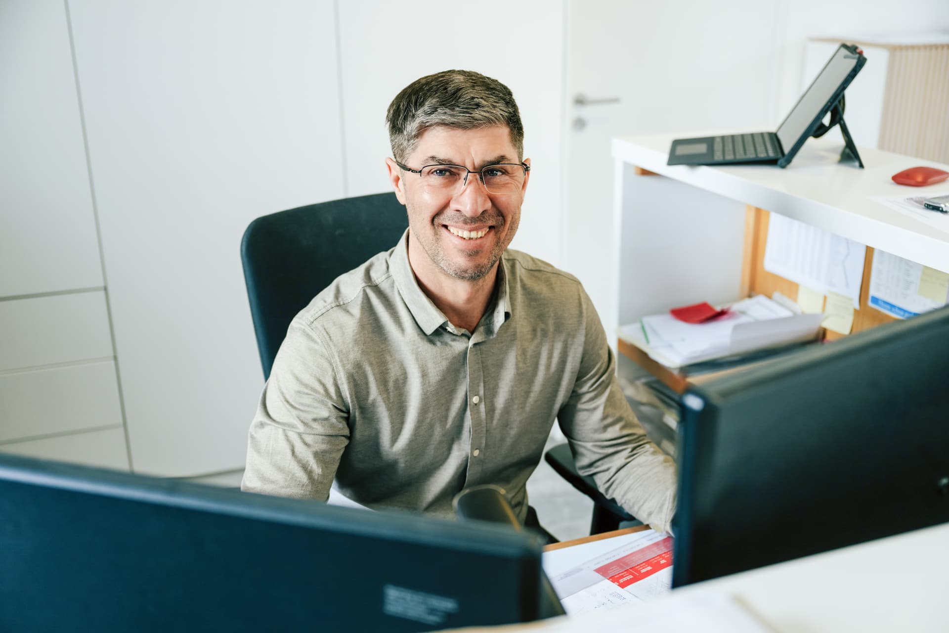 Holztechniker in der Arbeitsvorbereitung beim Treppenbauer